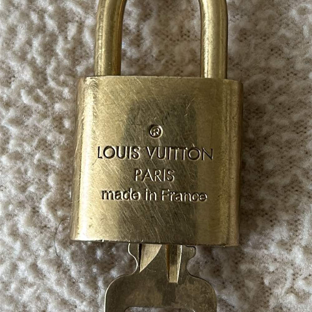 Louis Vuitton Lock and Key #339 - Picture 3 of 4